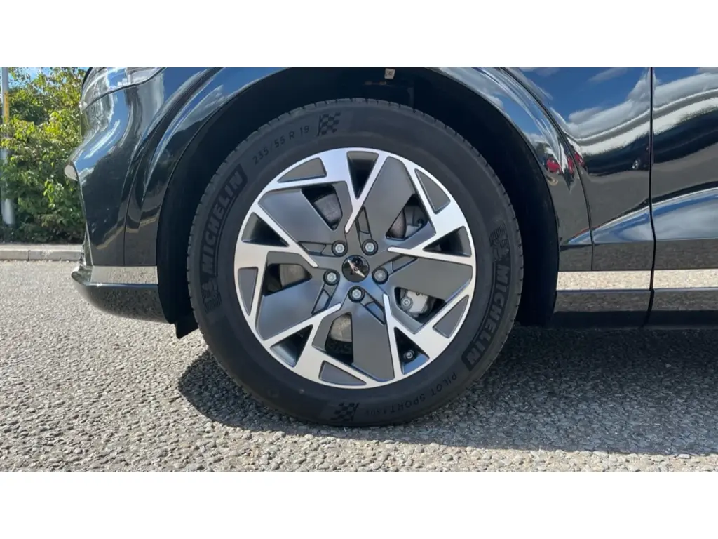 Electrified GV70 Pure