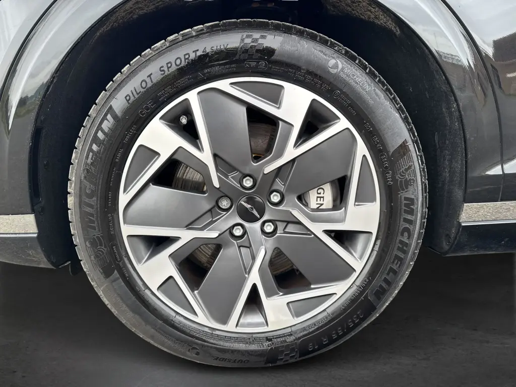 Electrified GV70 Pure