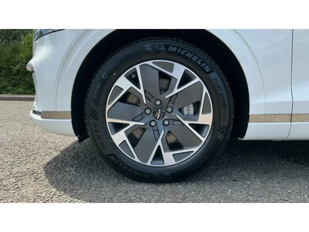 Electrified GV70 Pure