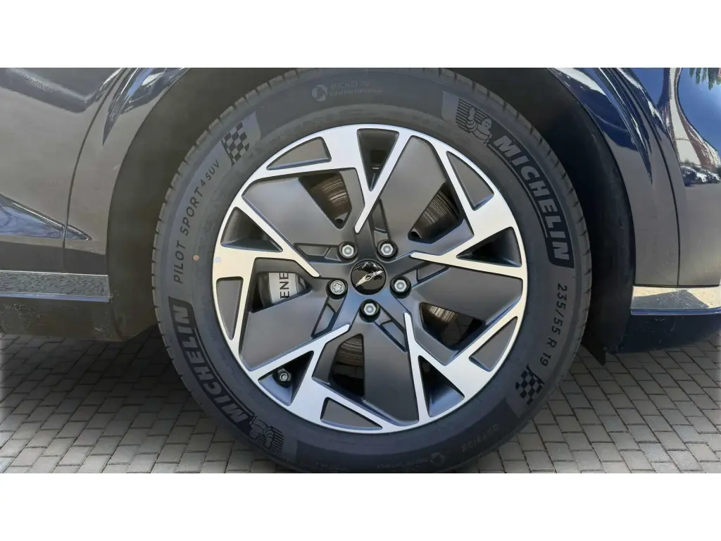 2025 Electrified GV70 Pure