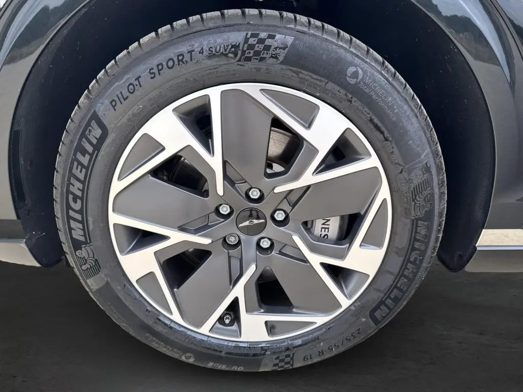 2025 Electrified GV70 Pure