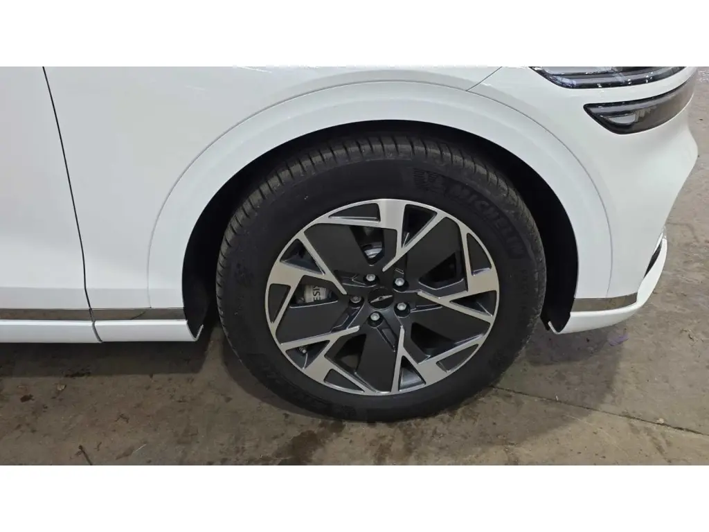 2025 Electrified GV70 Pure