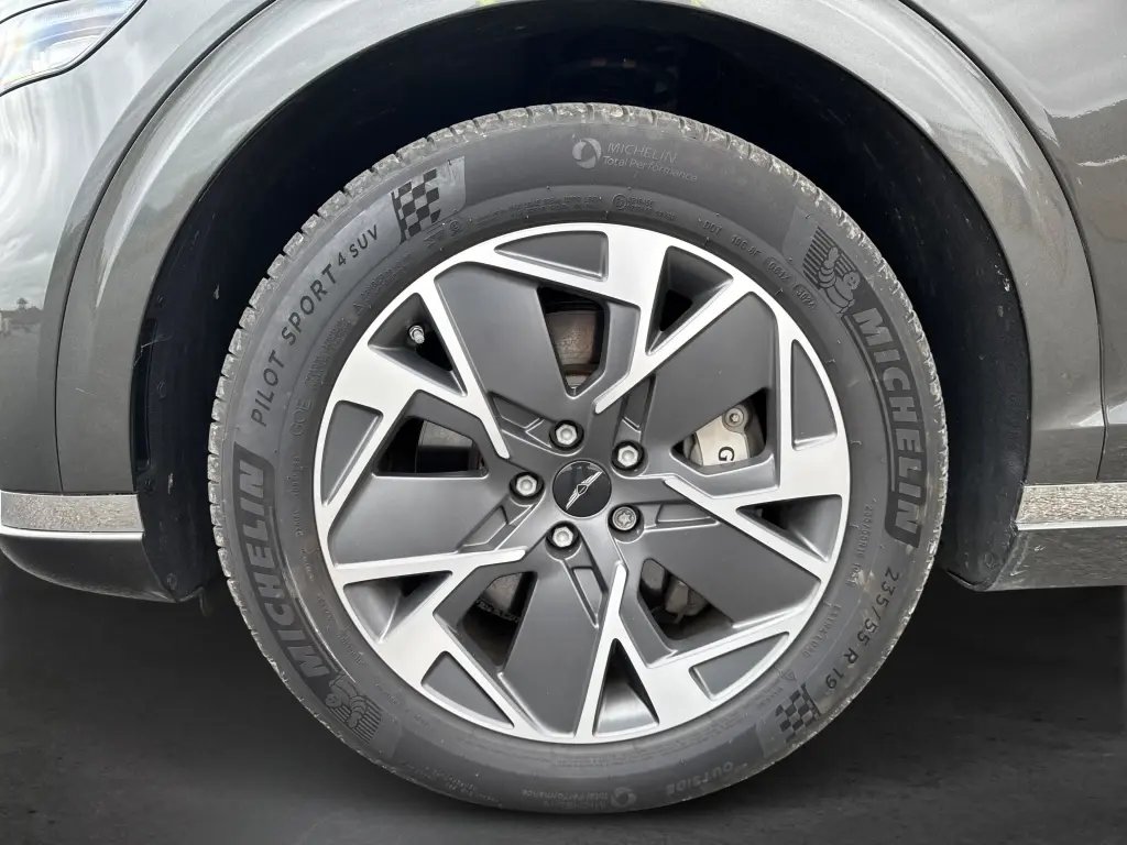 Electrified GV70 Pure