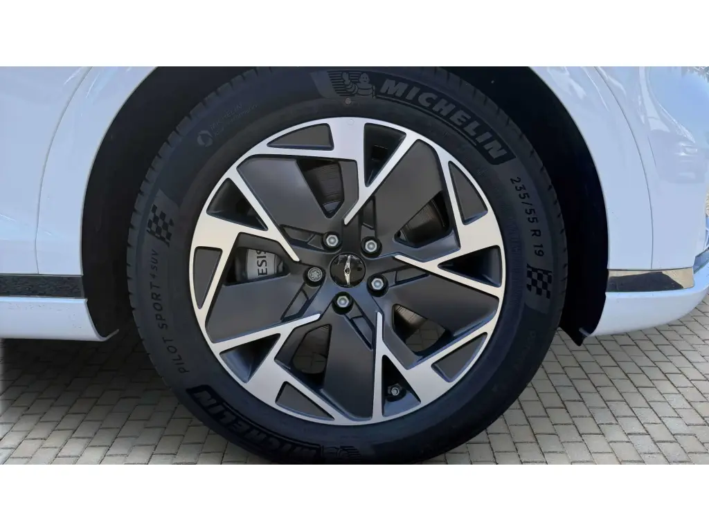 2025 Electrified GV70 Pure