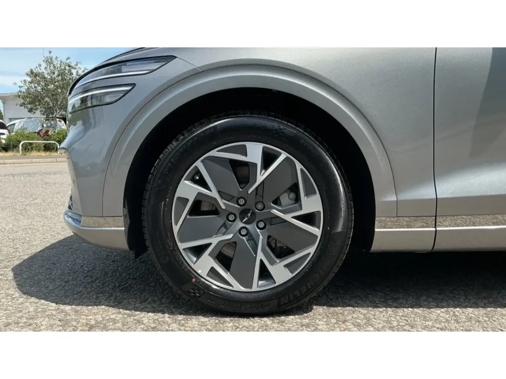 Electrified GV70 Pure