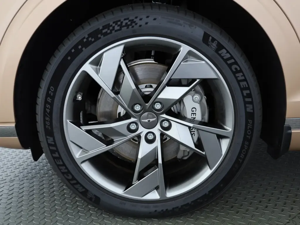 2023 Electrified GV70 Sport 360kW AWD