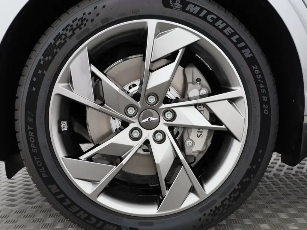 2023 Electrified GV70 Sport 360kW AWD