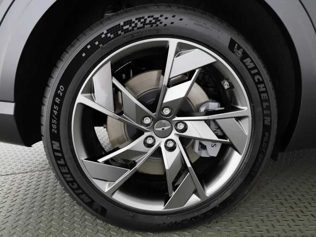 2023 Electrified GV70 Sport 360kW AWD