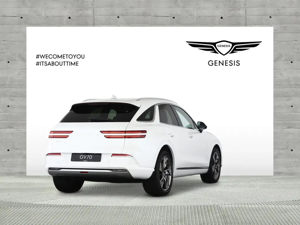 2024 Electrified GV70 Sport 360kW AWD