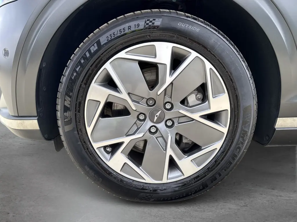 2024 Electrified GV70 Sport 360kW AWD