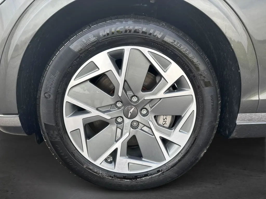 2024 Electrified GV70 Sport 360kW AWD