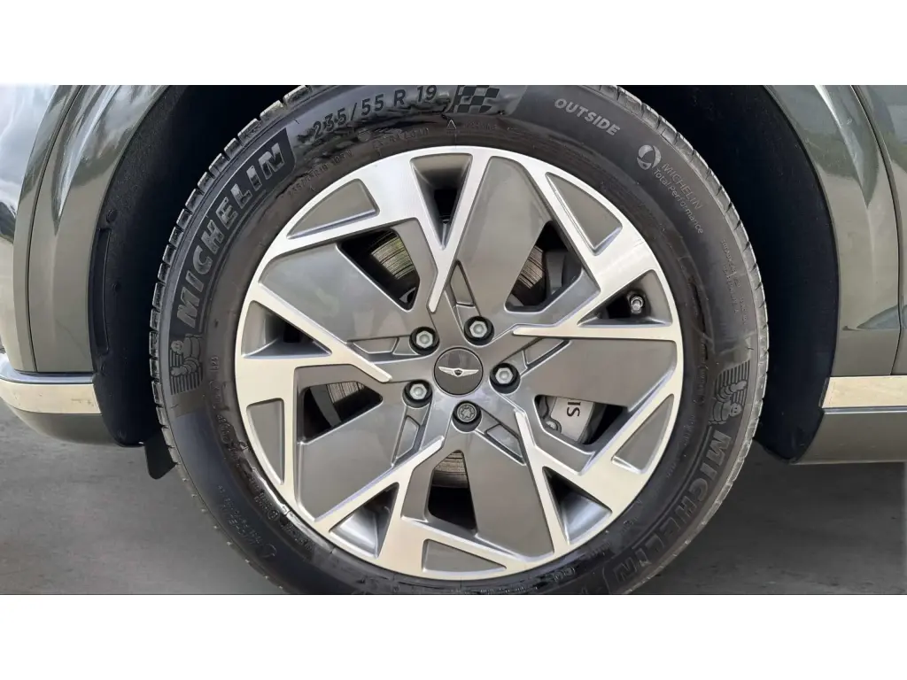 2024 Electrified GV70 Sport 360kW AWD