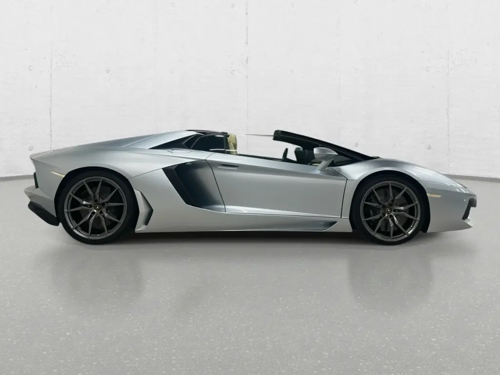 Image for 2013 Aventador LP 700-4 Roadster at position 2