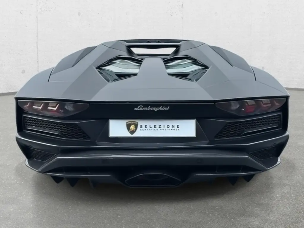 Image for 2018 Aventador LP 740-4 S Roadster at position 4