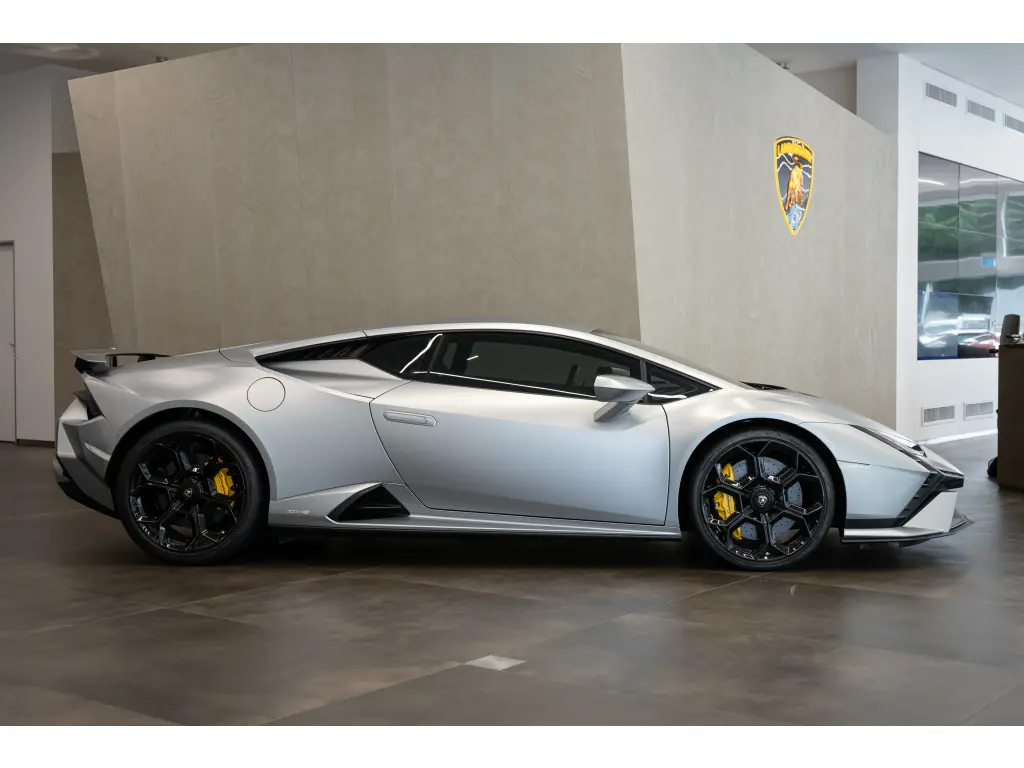 Image for 2023 Huracán EVO LP 640-2 Tecnica at position 2