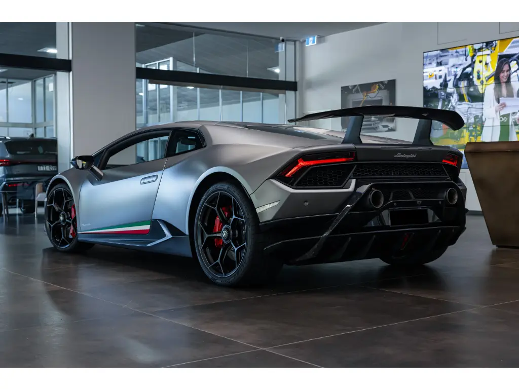 Image for 2018 Huracán LP 640-4 Performante at position 12
