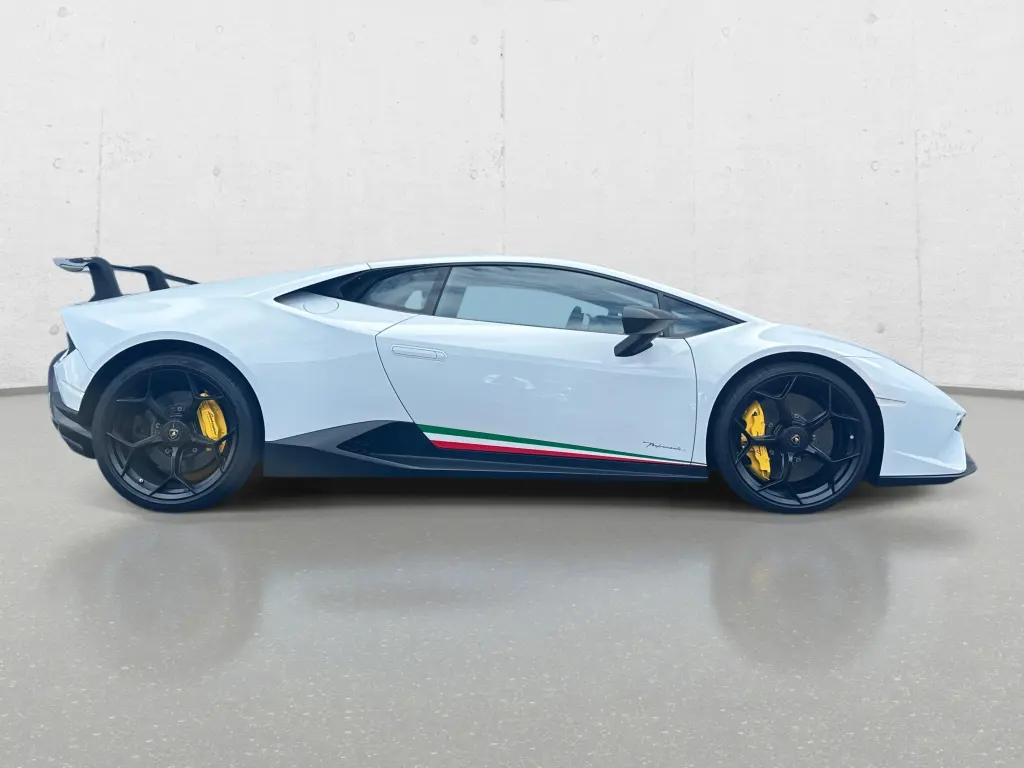 Image for 2018 Huracán LP 640-4 Performante at position 2