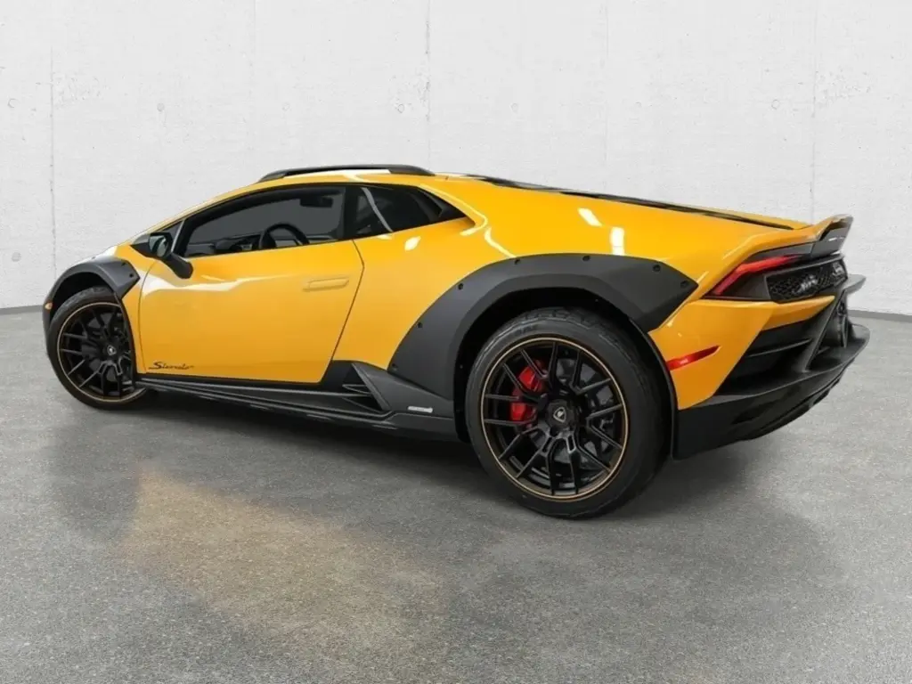 Image for 2023 Huracán Sterrato at position 3