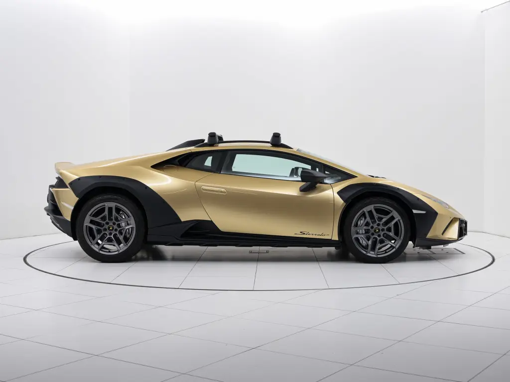 Image for 2024 Huracán Sterrato at position 4