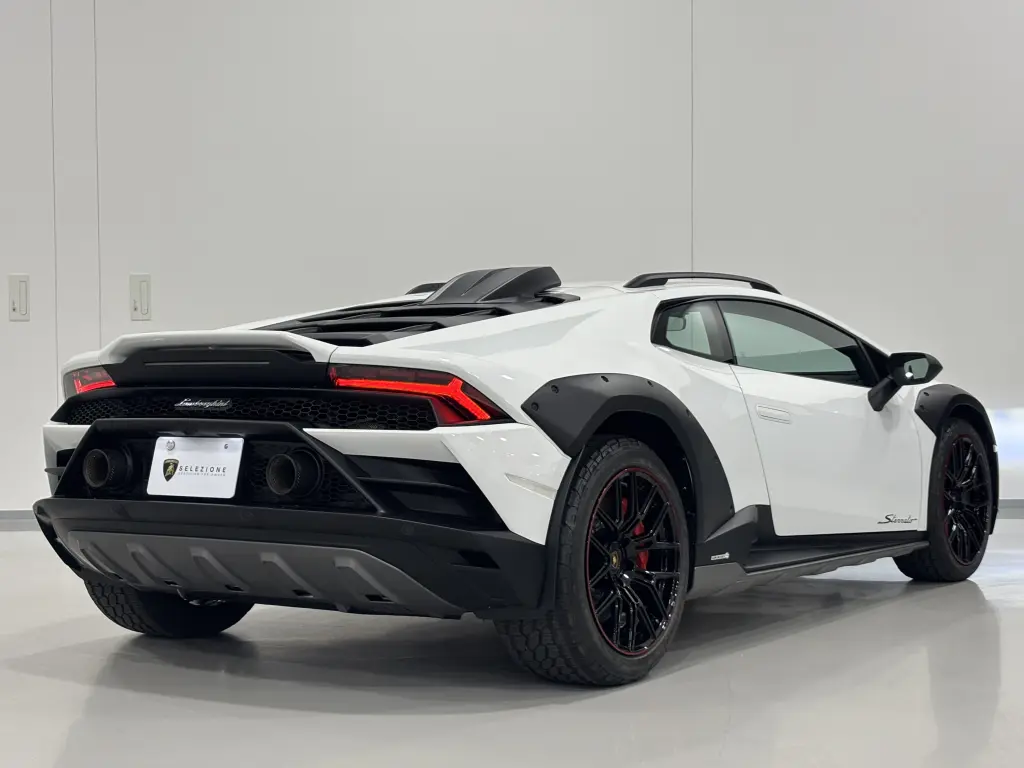 Image for 2024 Huracán Sterrato at position 3