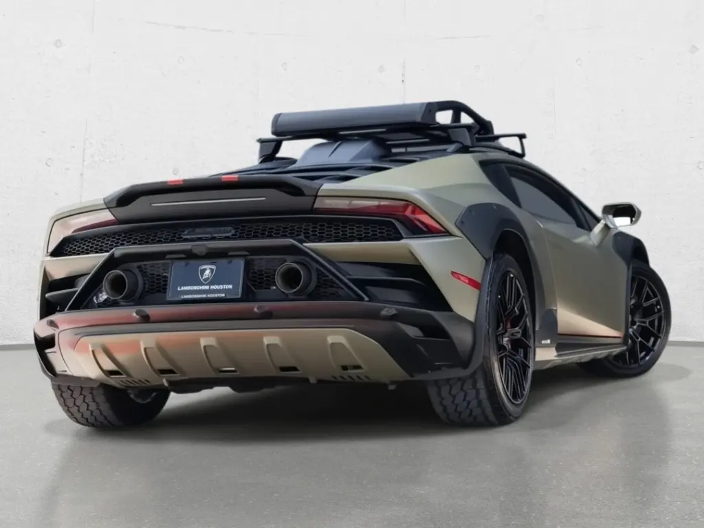 Image for 2024 Huracán Sterrato at position 3