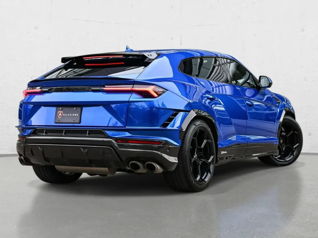 Image for 2023 Urus Performante at position 3