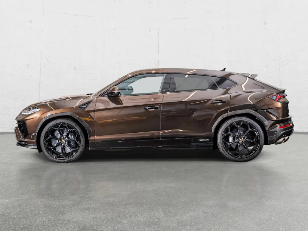 Image for 2023 Urus Performante at position 2