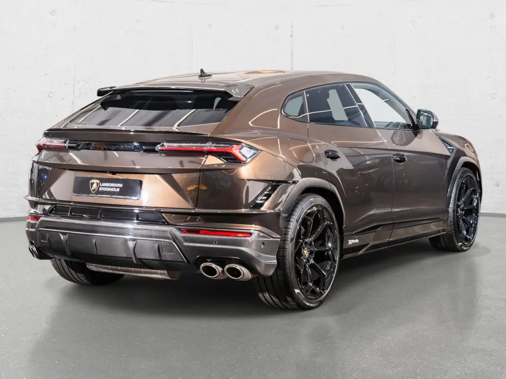 Image for 2023 Urus Performante at position 3