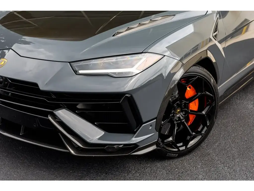 Image for 2023 Urus Performante at position 3