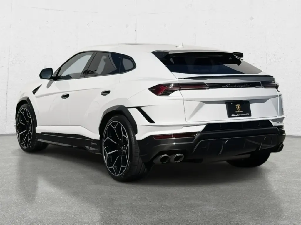 Image for 2023 Urus Performante at position 3
