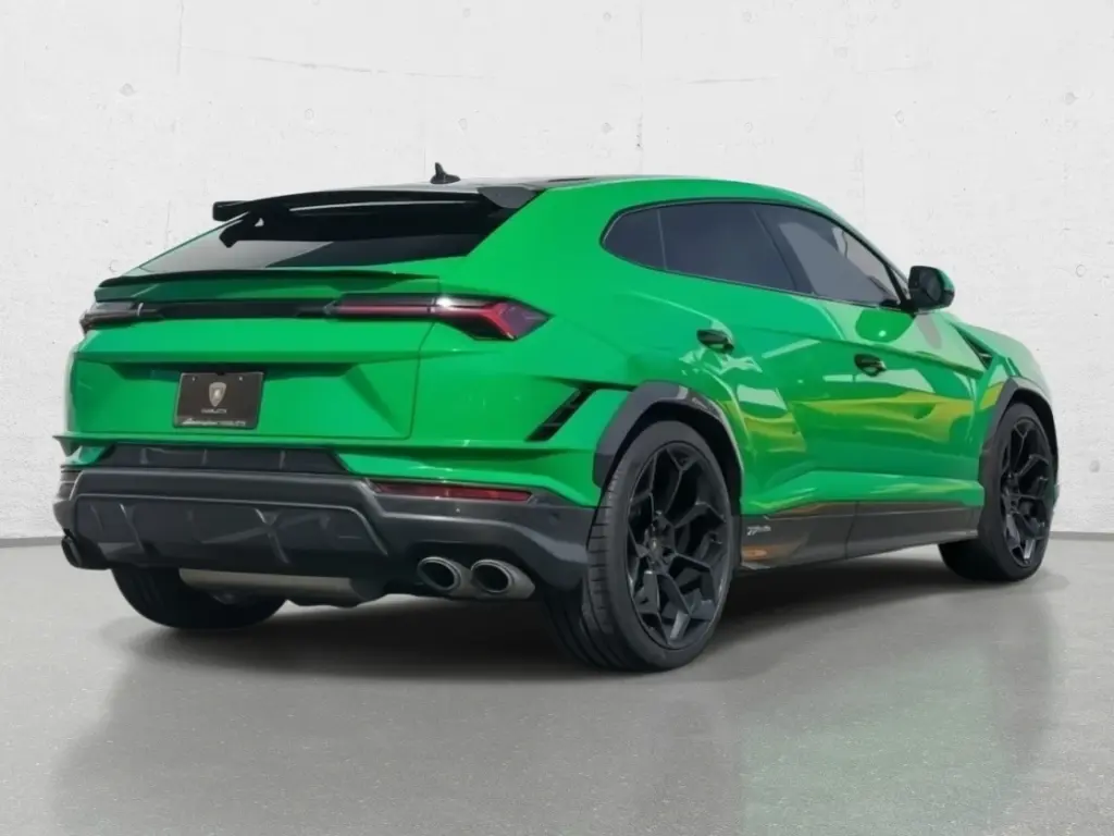 Image for 2023 Urus Performante at position 3