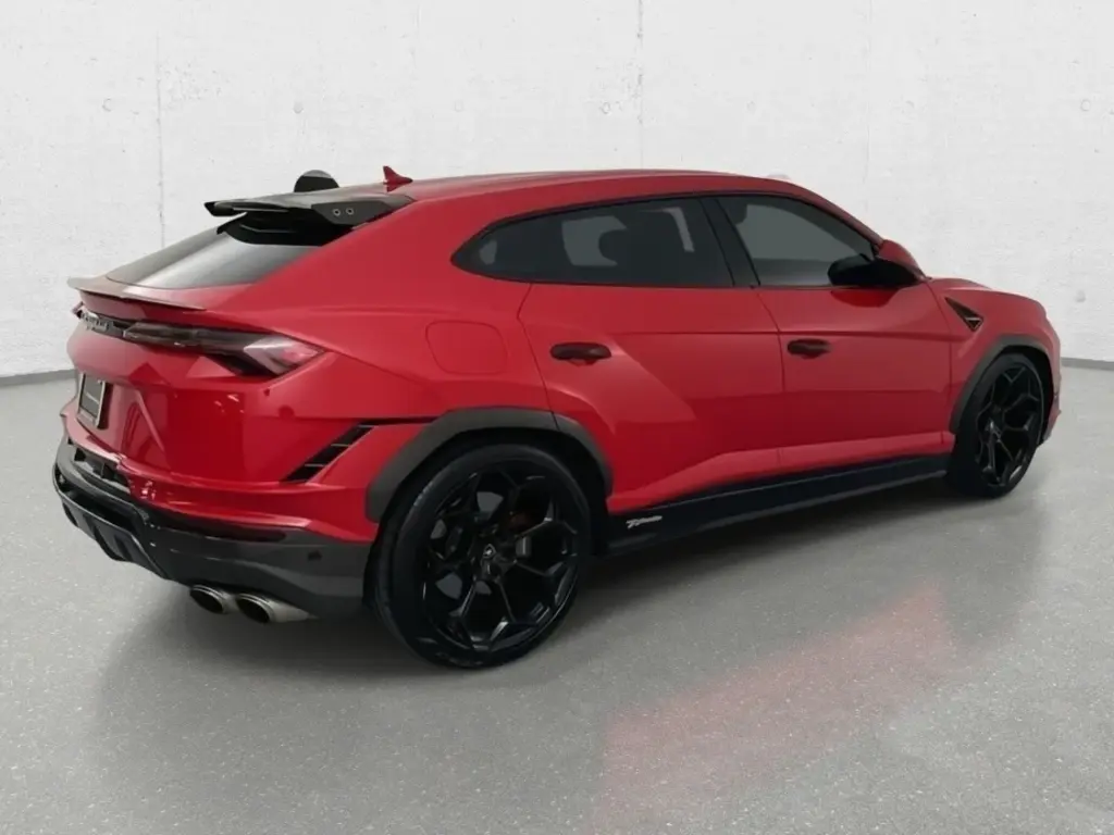 Image for 2023 Urus Performante at position 3