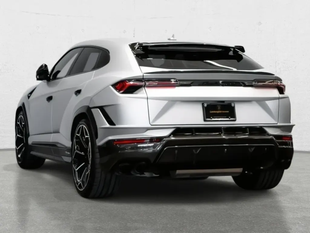 Image for 2024 Urus Performante at position 3