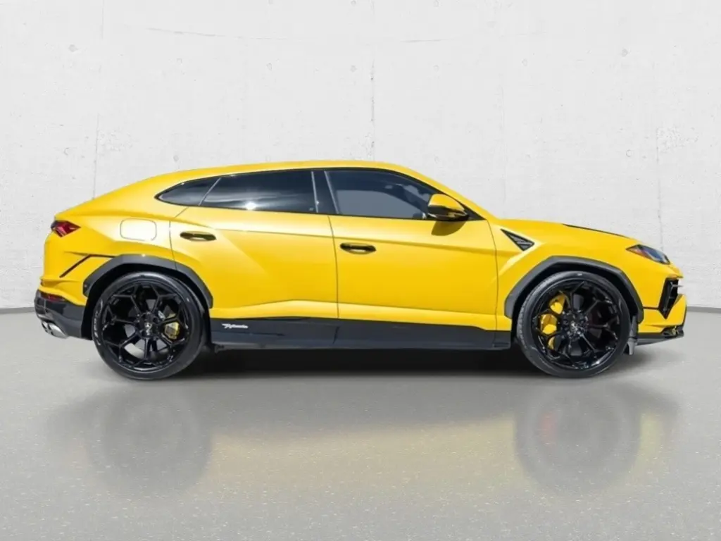 Image for 2024 Urus Performante at position 2