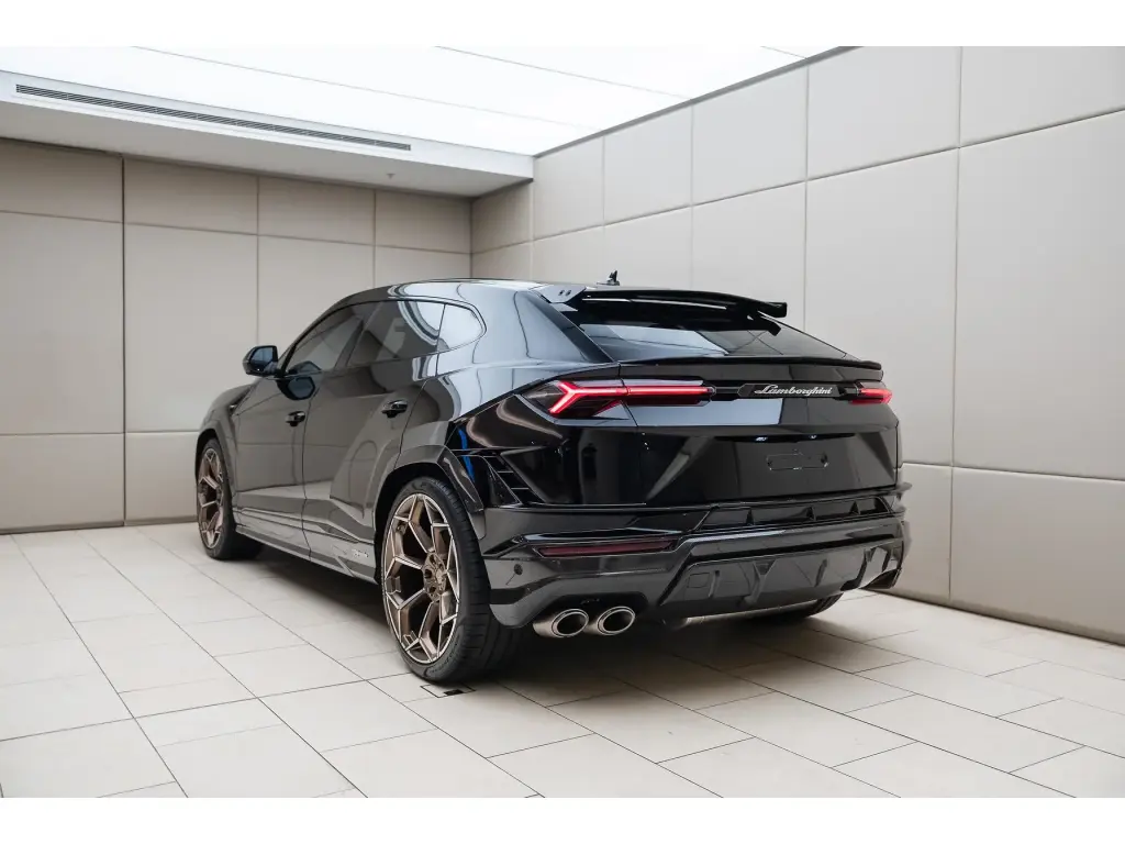 Image for 2024 Urus Performante at position 3