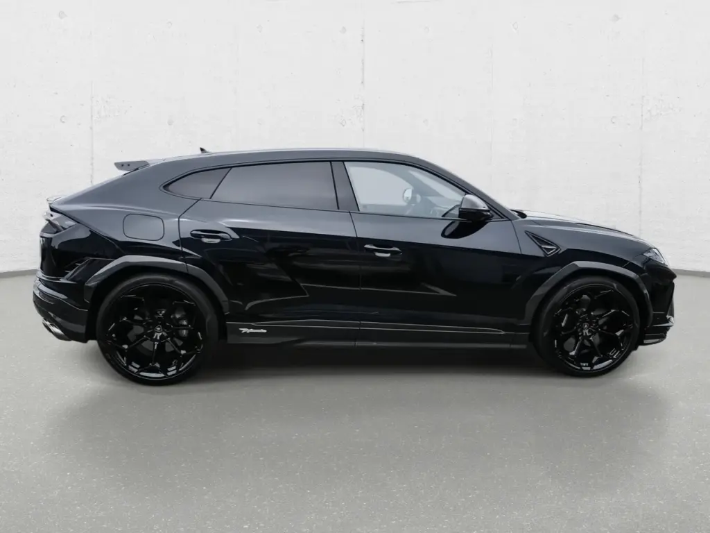 Image for 2024 Urus Performante at position 2