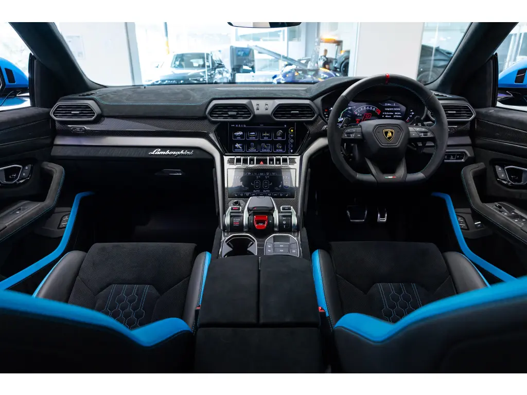 Image for 2024 Urus Performante at position 14