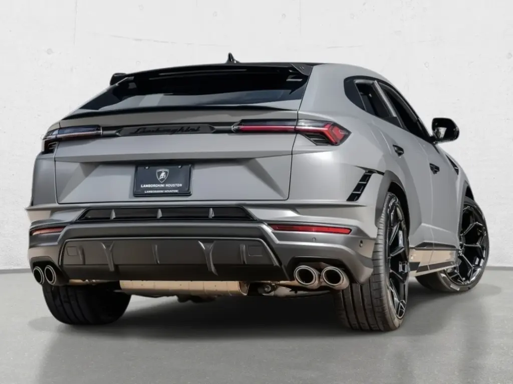 Image for 2024 Urus Performante at position 3