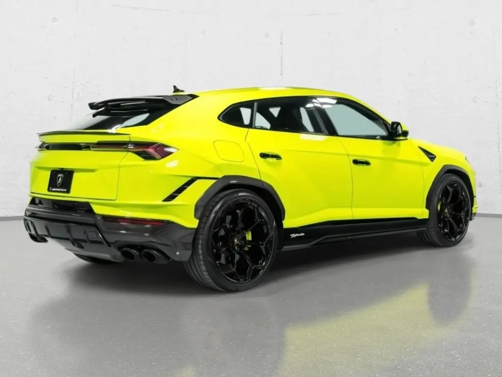 Image for 2024 Urus Performante at position 3