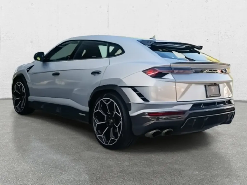 Image for 2024 Urus Performante at position 3