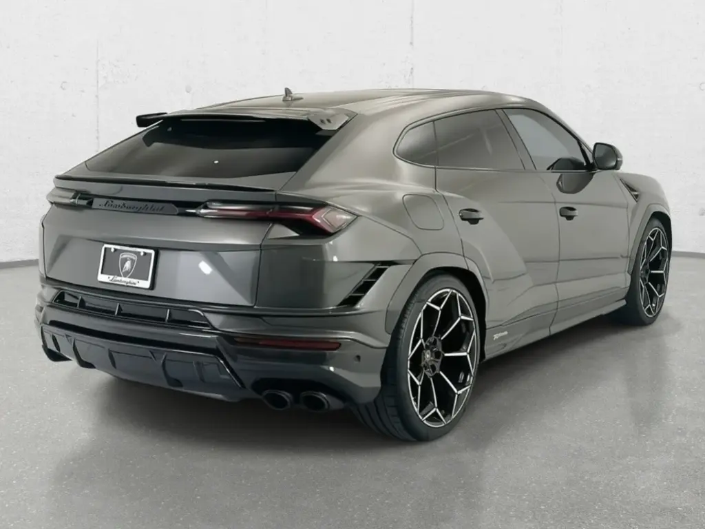 Image for 2024 Urus Performante at position 3