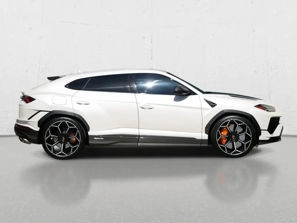 Image for 2024 Urus Performante at position 2