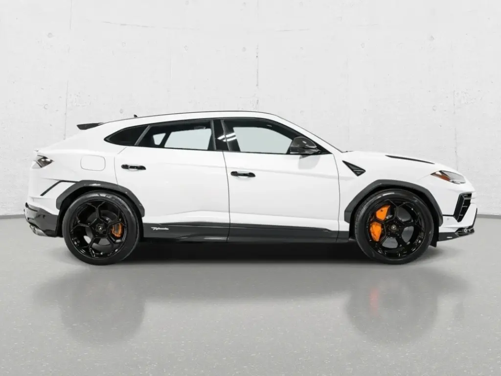 Image for 2024 Urus Performante at position 2