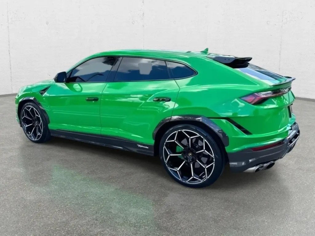 Image for 2024 Urus Performante at position 3