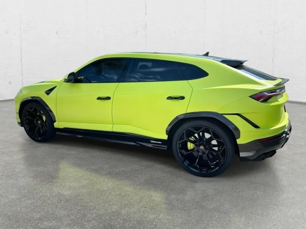 Image for 2024 Urus Performante at position 3