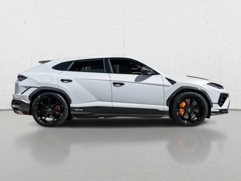 Image for 2024 Urus Performante at position 2