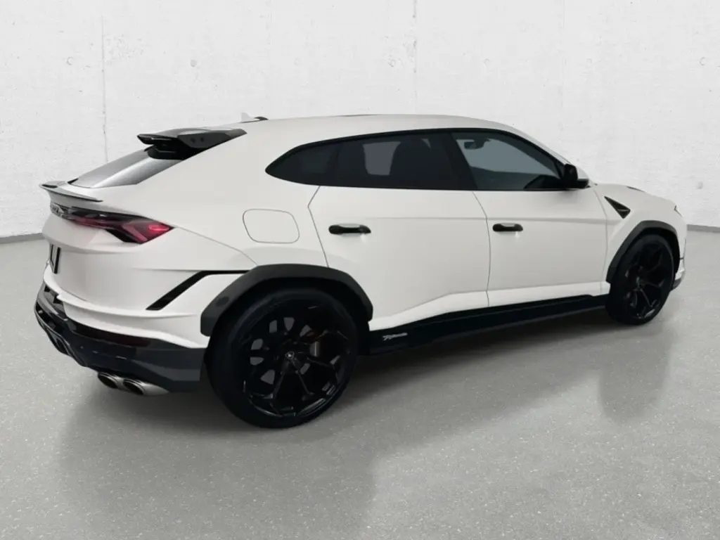 Image for 2024 Urus Performante at position 3