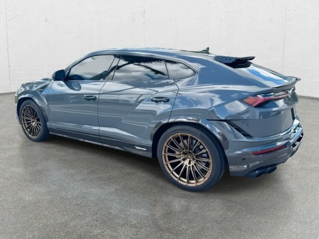 Image for 2024 Urus Performante at position 3