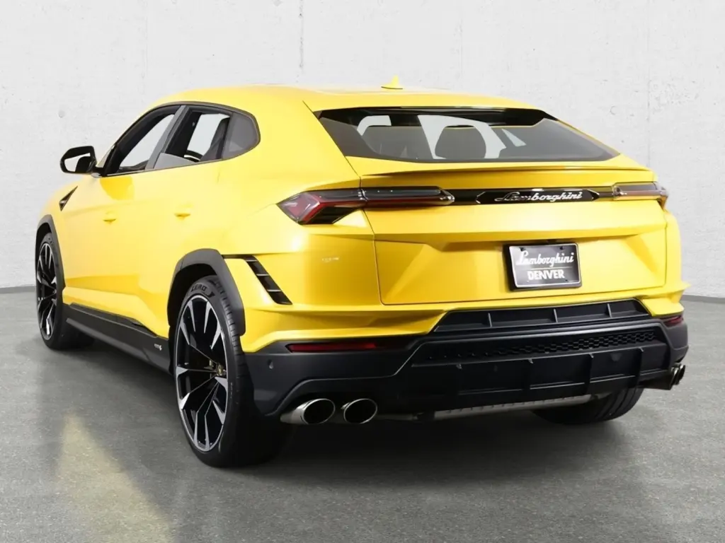 Image for 2023 Urus S at position 3