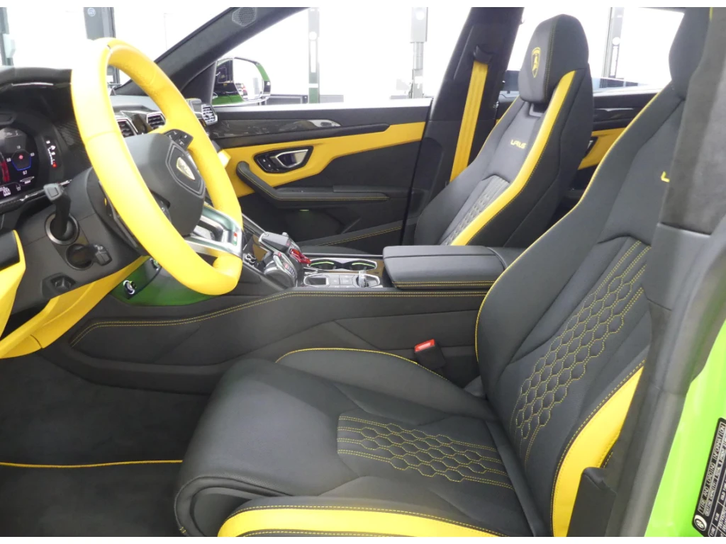 Image for 2024 Urus S at position 6